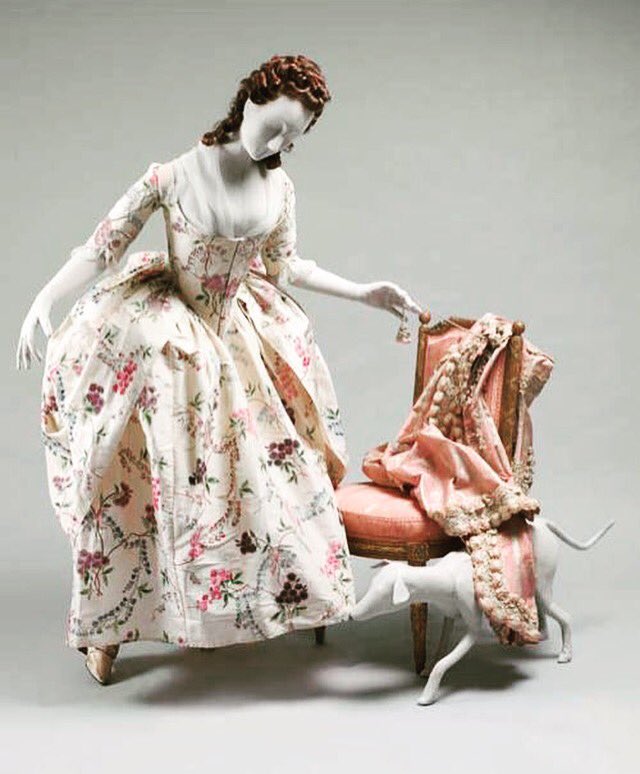 kateStrasdin's tweet image. Animating dress is no mean feat in museum context. @metmuseum managed to do just that with Dangerous Liaisons exihibit, 1780s brocade #18thc