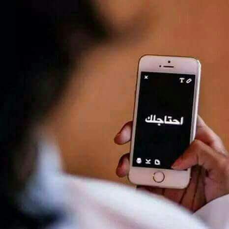 مُمكن اللّيله تناديني .. حبيبي 
كلّهم  #عشّاق  لكنّي .. وحيد

ما اخترت بالعمر من هو نصيبي 
عادي أختارك و أحبك .. من بعيد

#قروب_رافع_للدعم💕