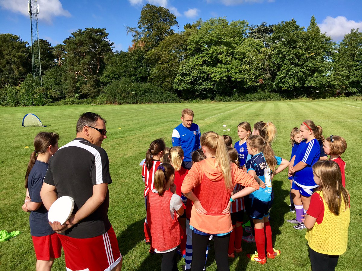 Girls Football @ Flackwell Heath Minors FC...great session, 20 girls yesterday Thanks <a href="/mitchwoody_32/">Mitchel Woodward</a> <a href="/paigeatkins22/">paige</a> and <a href="/damoA8375/">Damian Atkins ⚽️</a>