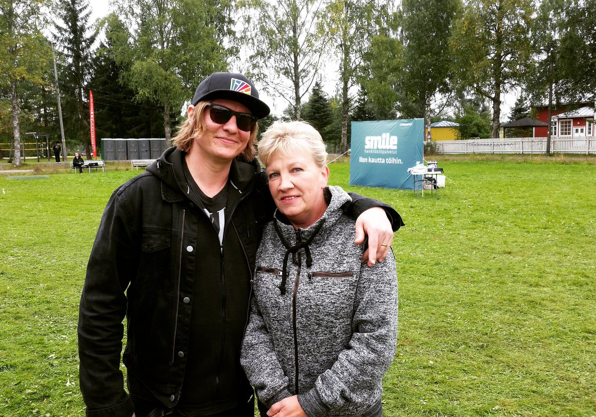 AniHamalainen's tweet photo. Extremerun katsottu ja Jaajon kanssa selfiekin saaru😍 Ensi vuonna osallistun itsekin😍 https://t.co/KqcTr612Rd