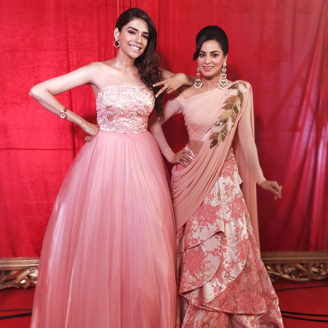 anjumfakih's tweet photo. Twinning wit ma sissie #preeta #Shristhi #KundaliBhagya #dolledup #barbiefever #talldoll https://t.co/1akQrad6Oi