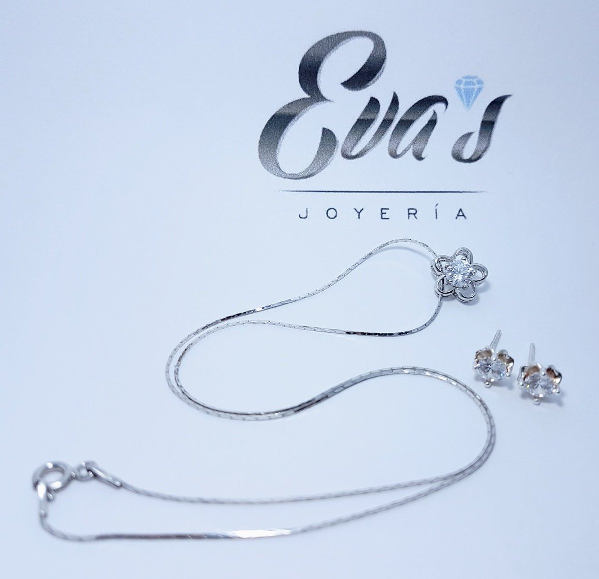 EVAS_JOYERIA's tweet photo. Bello juego flor rodinado.
#Calidad #Garantía #Elegancia #Exclusividad #JoyasDeLujo #YoSoyEvas 
CC. Boulevard / Semisótano Stand L1 Trujillo https://t.co/GGDrbkHq5c