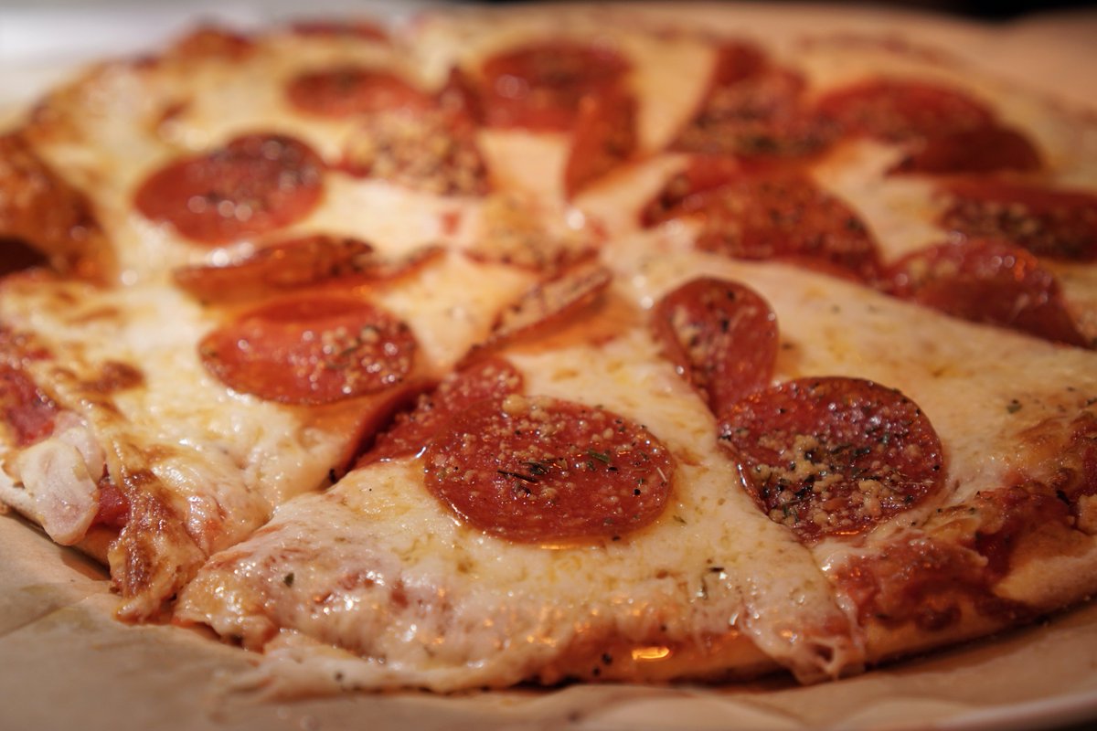 Oh, just a friendly #Gameday reminder that we can deliver this straight to yo mouf. Holler at us! 312-955-3100 🐻⬇️🍕