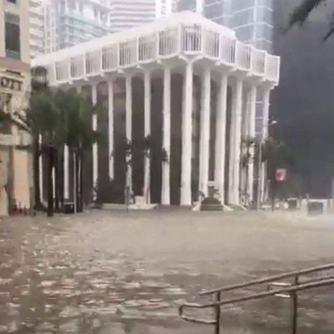 Nuevo HURACÁN. José alcanza el poder de Irma: ya es un huracán de categoría 4  DJYSnXcXgAAO96L