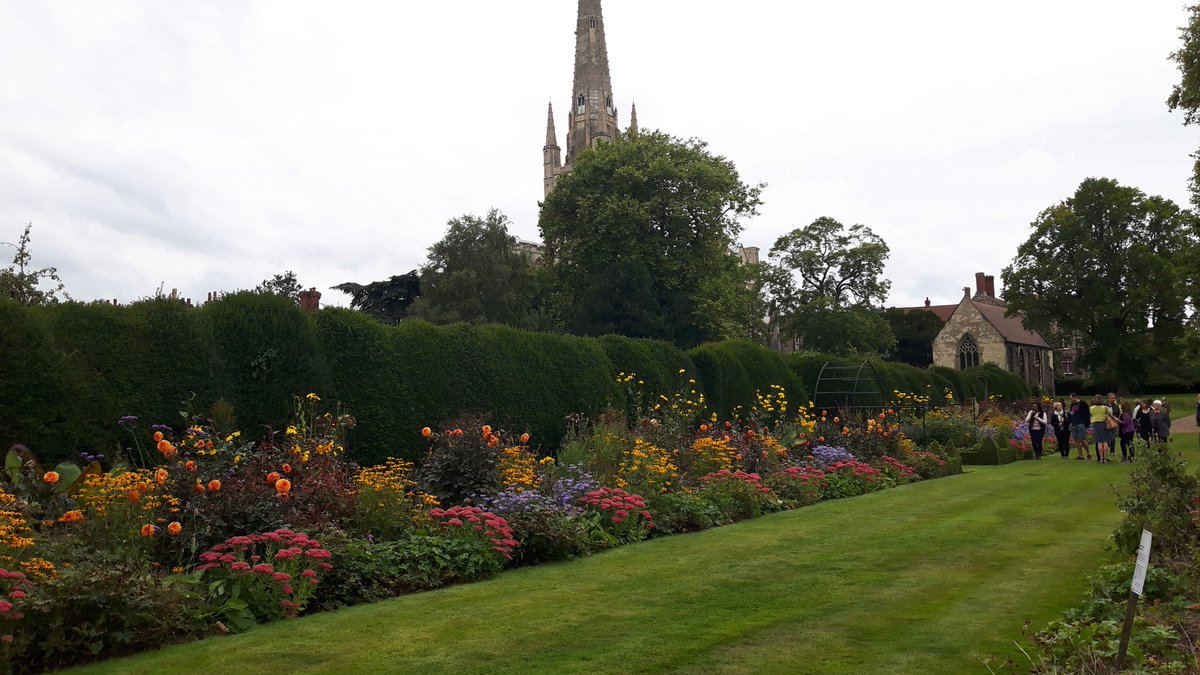 Meetupcommunity's tweet image. Senior Citizens from our Friday Lunch Group enjoyed the beautiful gardens, choir, tasty cakes at The Bishops House Garden #@CharityTBF 💜💖