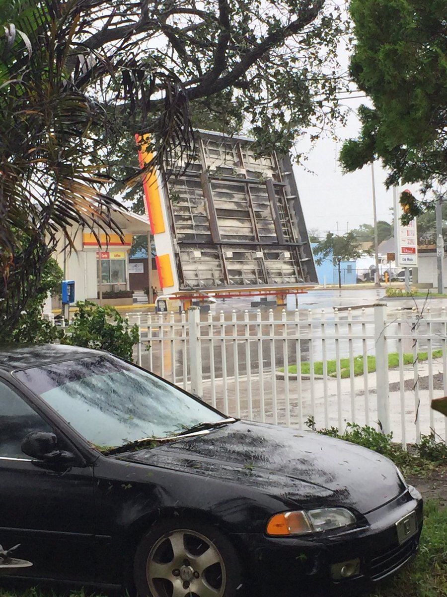 OfficialJoelF's tweet photo. Shell gas station in North Miami has significant damage (@gabriel1294) https://t.co/MHSbOJBG31