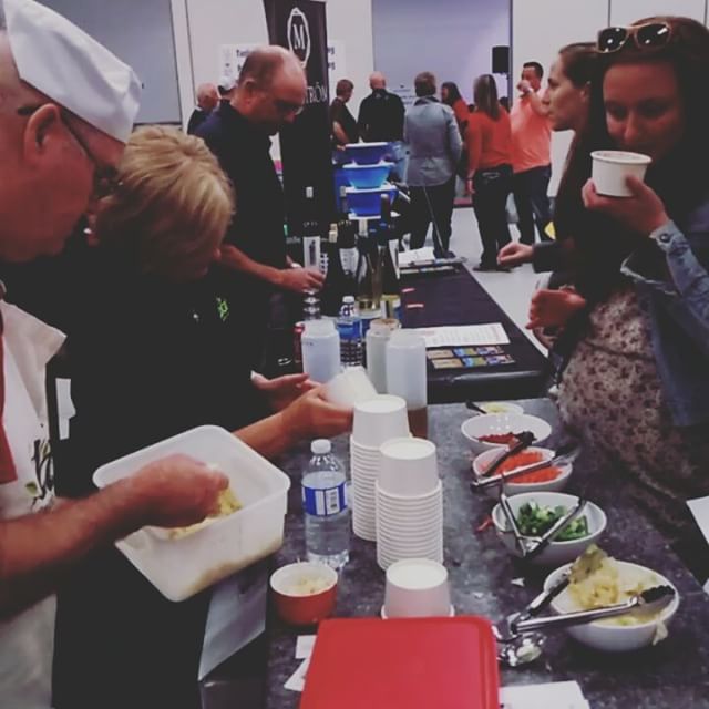 synapz_org's tweet photo. @thelocalcfc make-your-own #kimchi at the #Garlic Festival. #fermentation #goodfoodforall https://t.co/qXXsmW0xdu