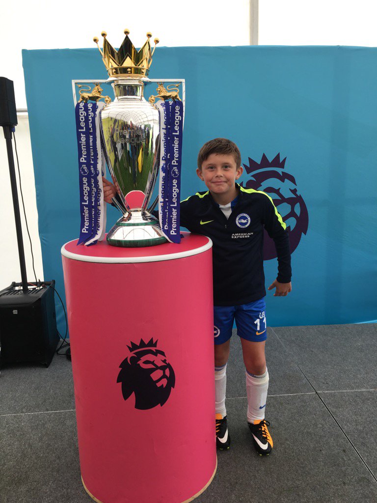 Debucksta's tweet photo. Great day at the premier league tournament today and impressive skills on show, nice photo with the trophy too. https://t.co/Gd1j5cFhGS