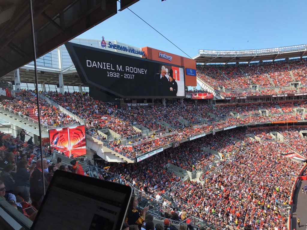 gerrydulac's tweet photo. Browns salute the late Dan Rooney on scoreboard. https://t.co/34X9CHpwL5
