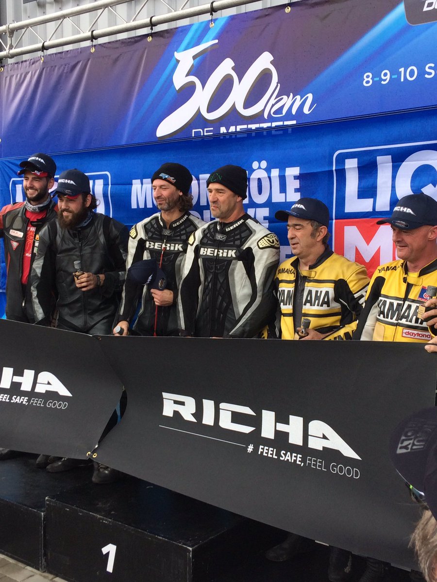 hakahe's tweet photo. Schitterende promotie voor sidecar-racing op @Circuit_Mettet #wegrace @knmv https://t.co/kI40H2B2bP