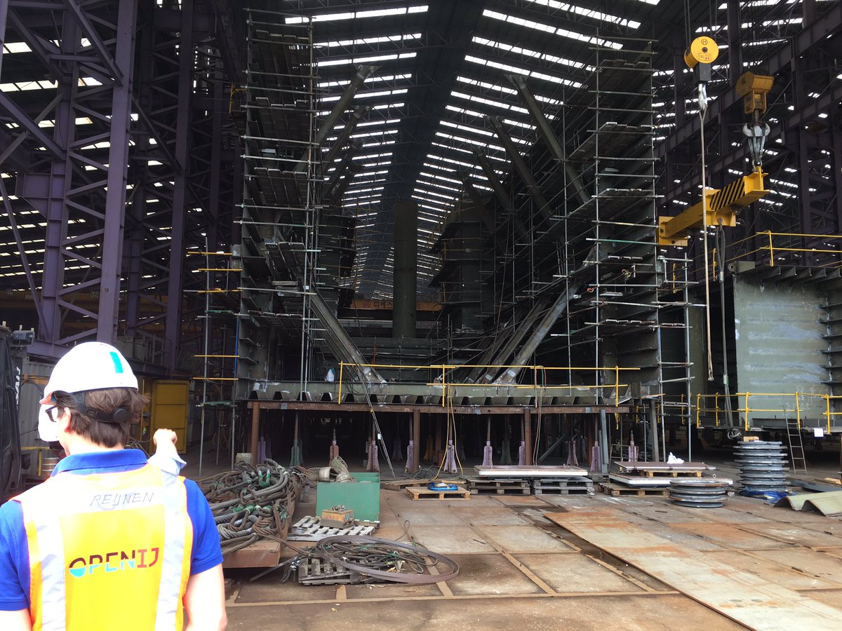 vhbinfra_dir's tweet photo. In Z-Korea wordt hard gewerkt aan onze sluisdeuren voor #zeesluis #ijmuiden! De afmetingen zijn indrukwekkend! @vhbinfra @BAMInfra_nl  ^WTM https://t.co/hByfM9WLya