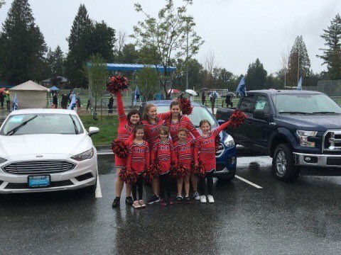 Mission_Niners's tweet photo. Thanks to @MagnusonFord for helping us with a Drive4ur community event!! Lots of community turnout. Good day! #GoNiners #vcfl #ford https://t.co/XN4gTaGlUf