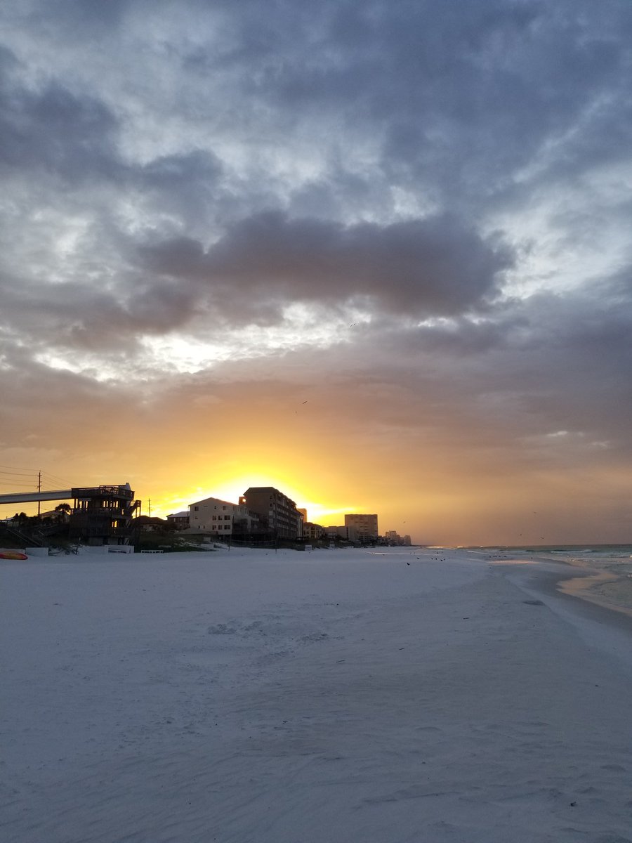 Kyledrake6's tweet photo. Destin Florida love it https://t.co/KsqC5Q7r5T