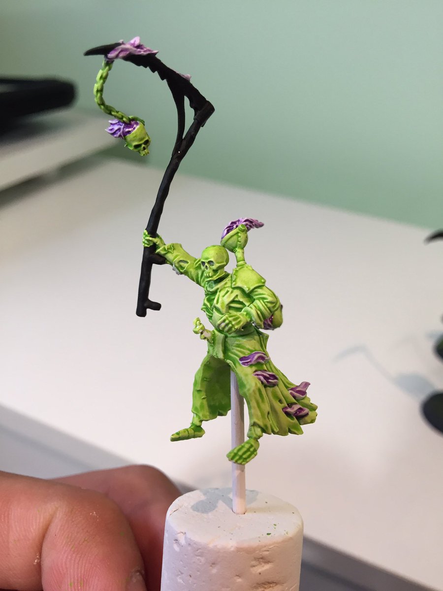 spacedcrusader's tweet photo. More progress on my #Nighthaunt Army. Got the green down, ready for highlighting Now to decide on the flame colour? #AOS #AgeOfSigmar #Death https://t.co/WLX4hJFPRW