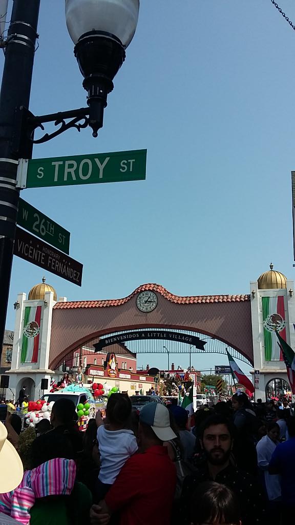 GalaxyRosez's tweet photo. The Mexican Independence parade. 26th street #Troyst https://t.co/eoGFVDhgEo