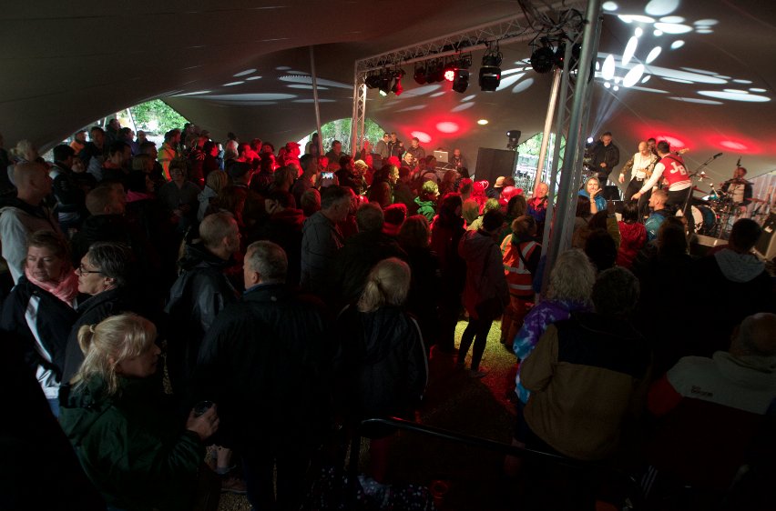 AFTERDARK_IW's tweet photo. There is still an amazing atmosphere in the Africa Arena... BIG SHOUT out to our amazing Festival-goers! #eklectica #keeppartying #robinhill https://t.co/o0FRVeoz5T