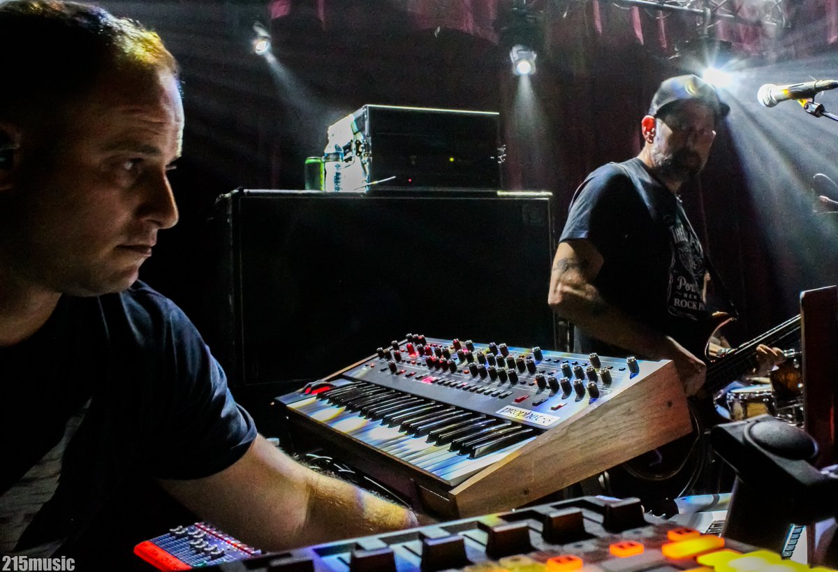 215Music tweet media