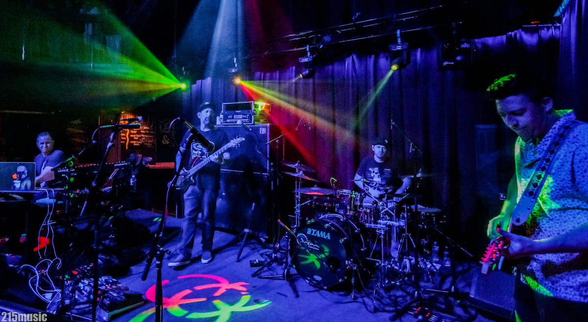 215Music tweet media