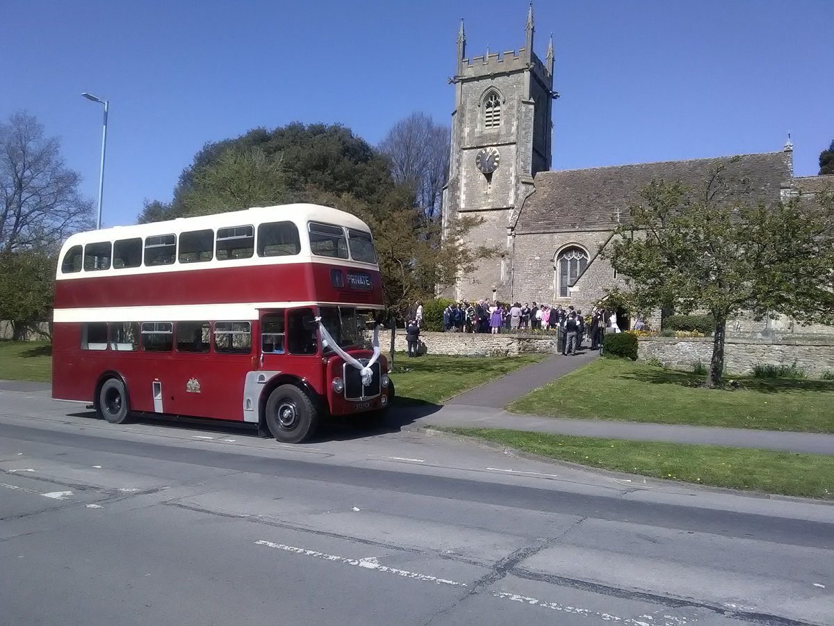 ClassicBusHire's tweet photo. #summerwedding #weddingday #classicbushire #brides #gettingmarried #wedding #redbus #twobrides #pinkwedding #lgbt #gaywedding #prom https://t.co/9bnlJEIKqO