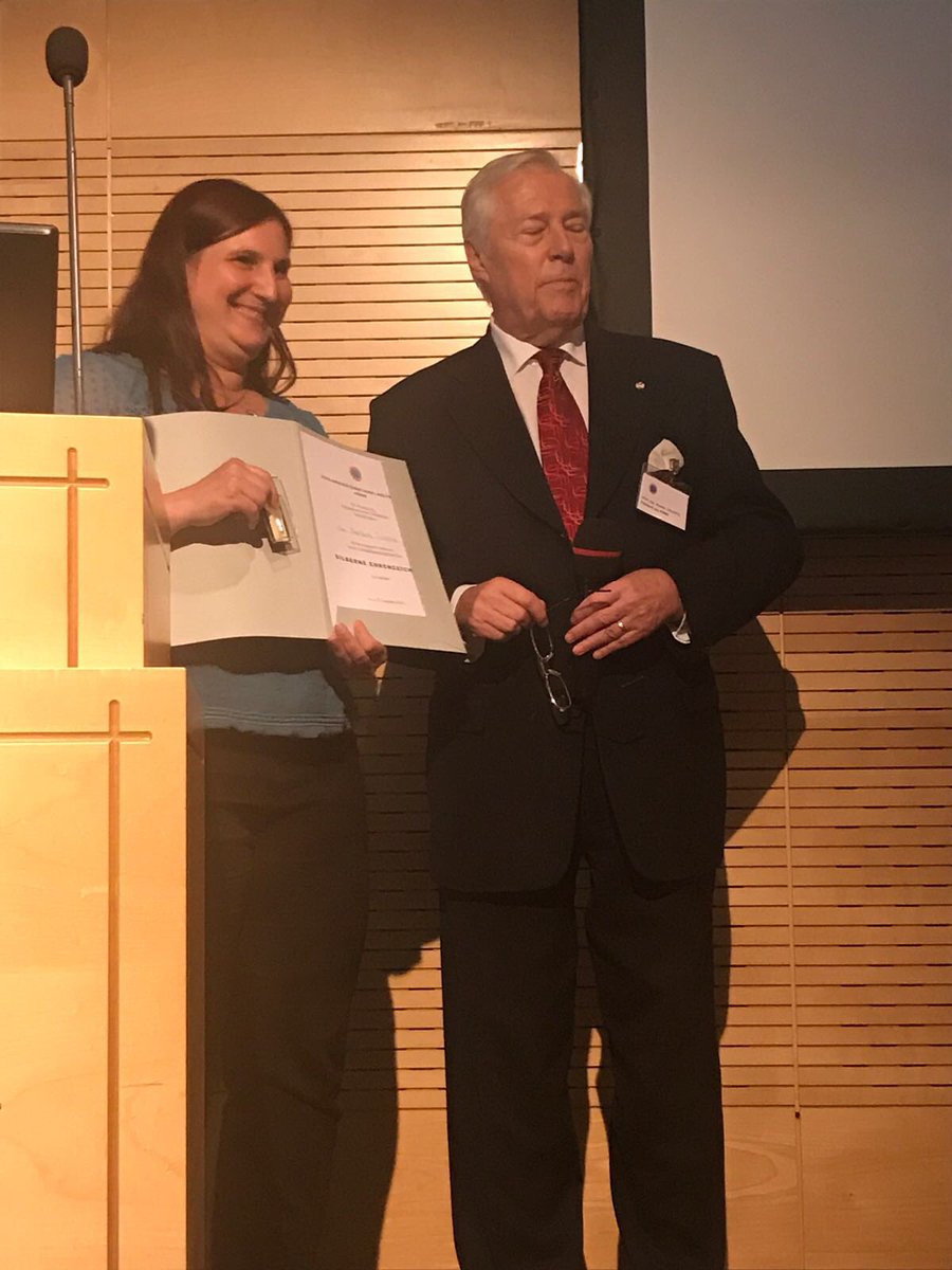 evelyngruber's tweet photo. Congrats to Barbara &amp; Ingrid @AustrianClubLon, beiden wurde am Wochenende das silberne Ehrenzeichen des Weltbundes verliehen #ACLrocks https://t.co/MC5Tq5AuFM