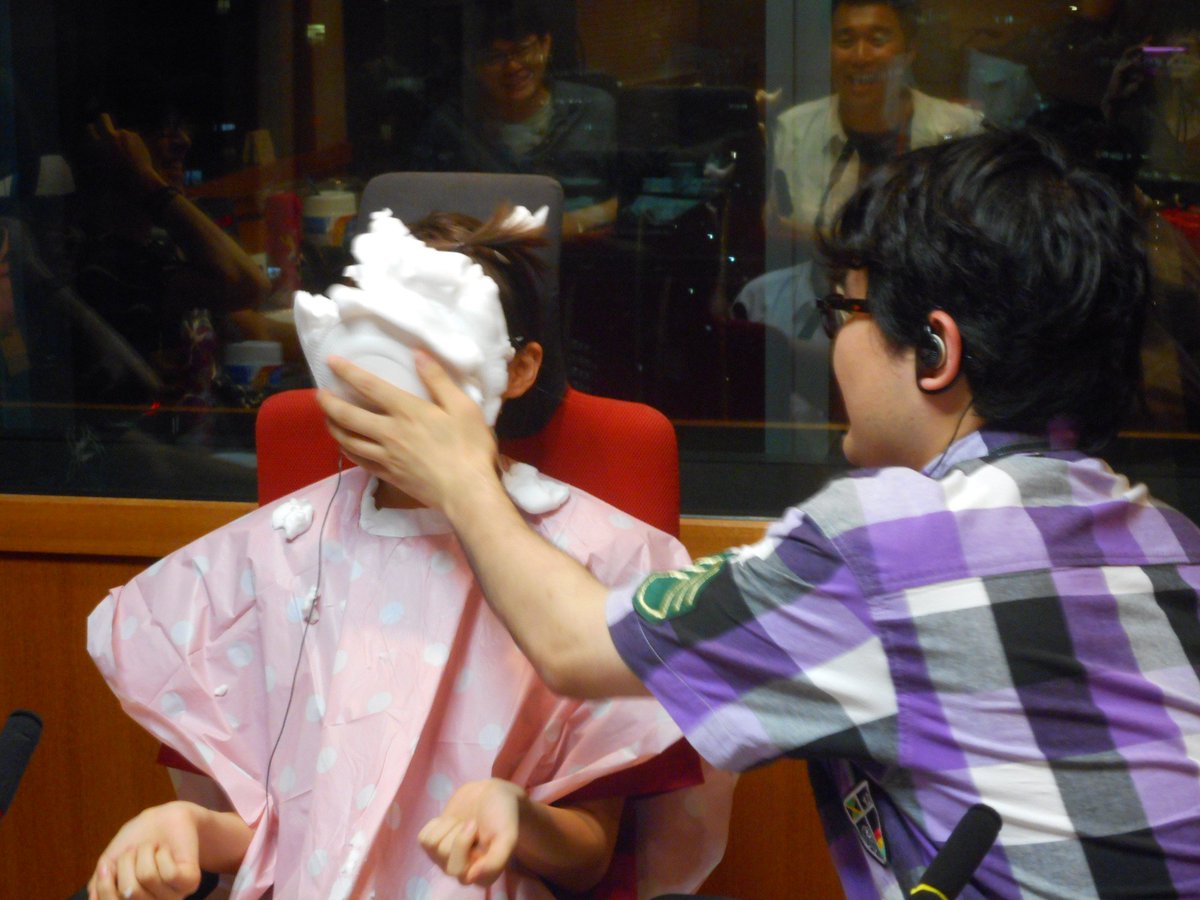kohzuP's tweet photo. みんな、久しぶり。神津だよ。
木﨑聞いてくれてありがとうな。
ちょっと遅くなったけど、パイ投げの写真を上げるよ。
木﨑の初体験、見てくれ��な。

#ゆりあオトナ #MBSラジオ #mbs1179 #木﨑ゆりあ #顔面パイ https://t.co/O47w2nNKt6