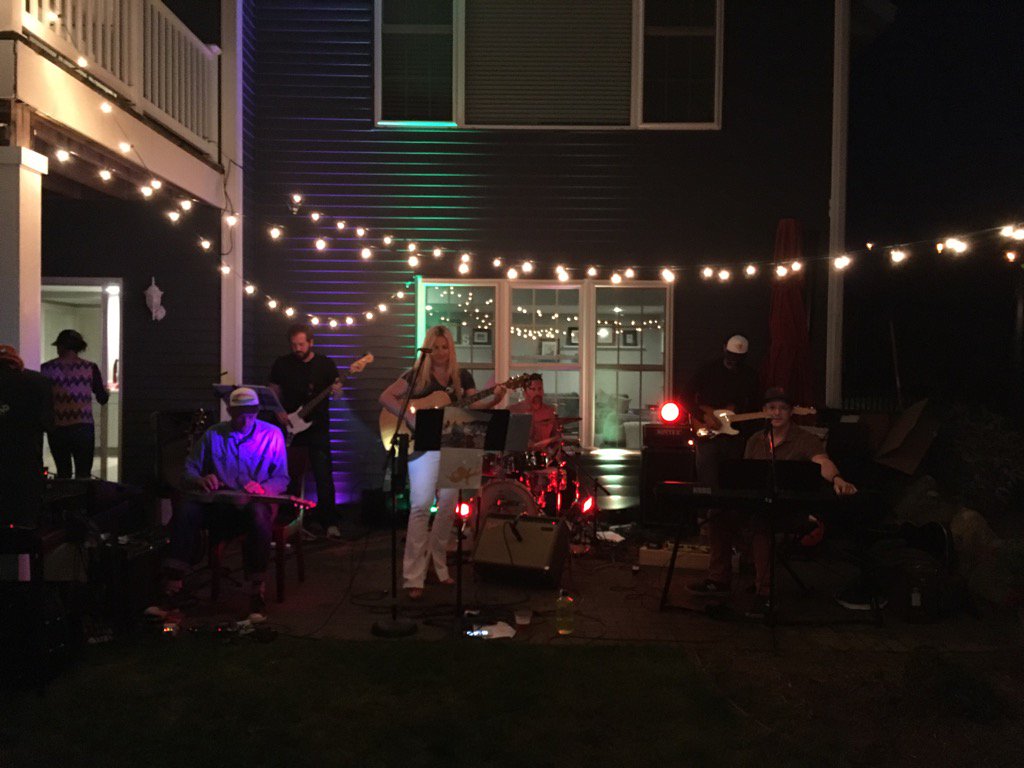 SlowTako's tweet photo. Kelly House - 9/9/17 https://t.co/EDkh9gjeP2