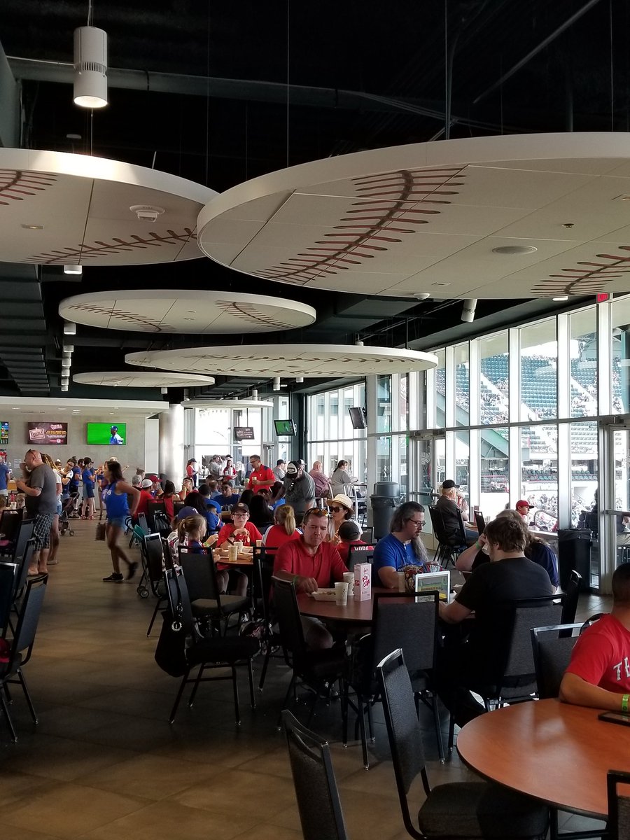 Global_ImmCEO's tweet photo. @MyGlobalExpert #familytime celebration to celebrate everyone's dedication. Perfect weather for a day of @Rangers &amp; @dallascowboys pride! https://t.co/6rp0fXm6Cg