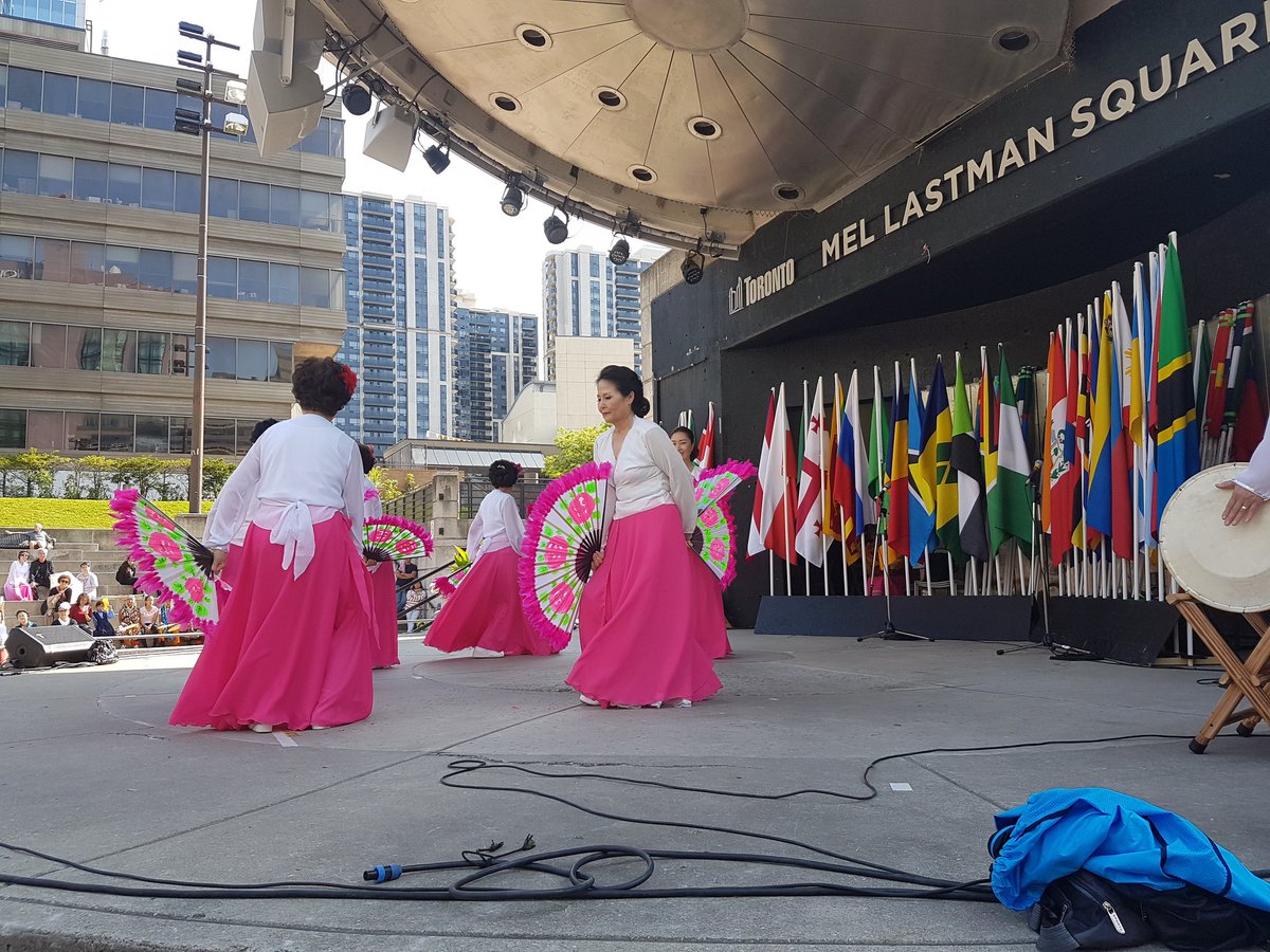 HealthCultureEx's tweet photo. Beautiful dance #korean #culture #expo #mellastmansquare #toronto https://t.co/zNcOYlbpPr
