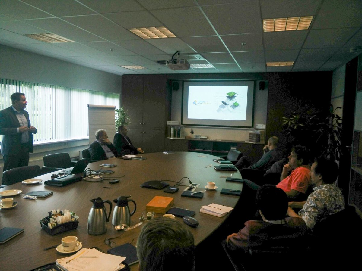 Presentatie van #TotaalDakConcept bij bijeenkomst #bestekdeskundigen <a href="/BNBactueel/">BNB</a>
