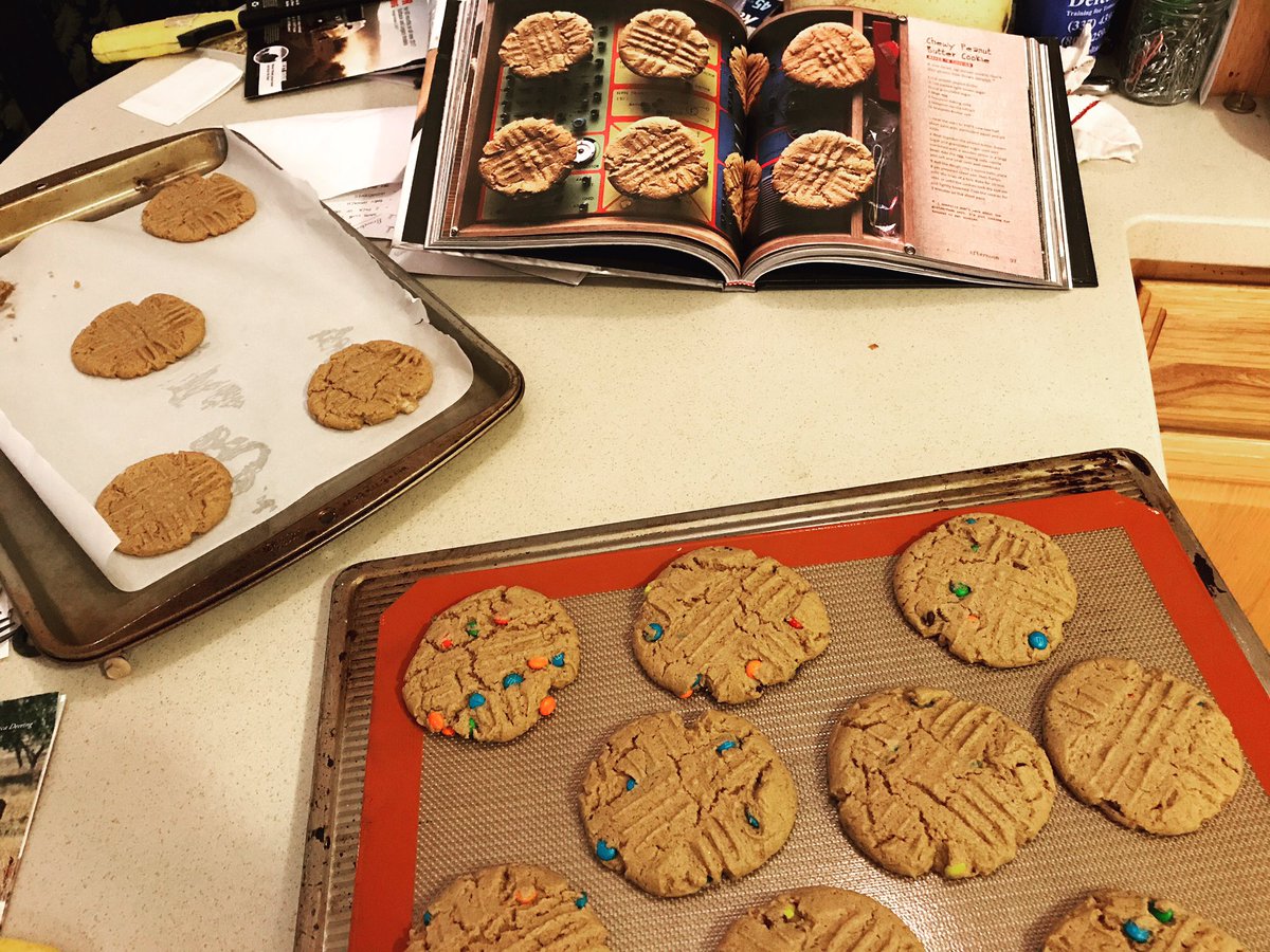 shelbyhunt2015's tweet photo. The chewy peanut butter cookie in all of its glory. Might have had a weak moment with the mini m&ms. #abgrams #everydaycook @altonbrown https://t.co/yGMK4sbDMu