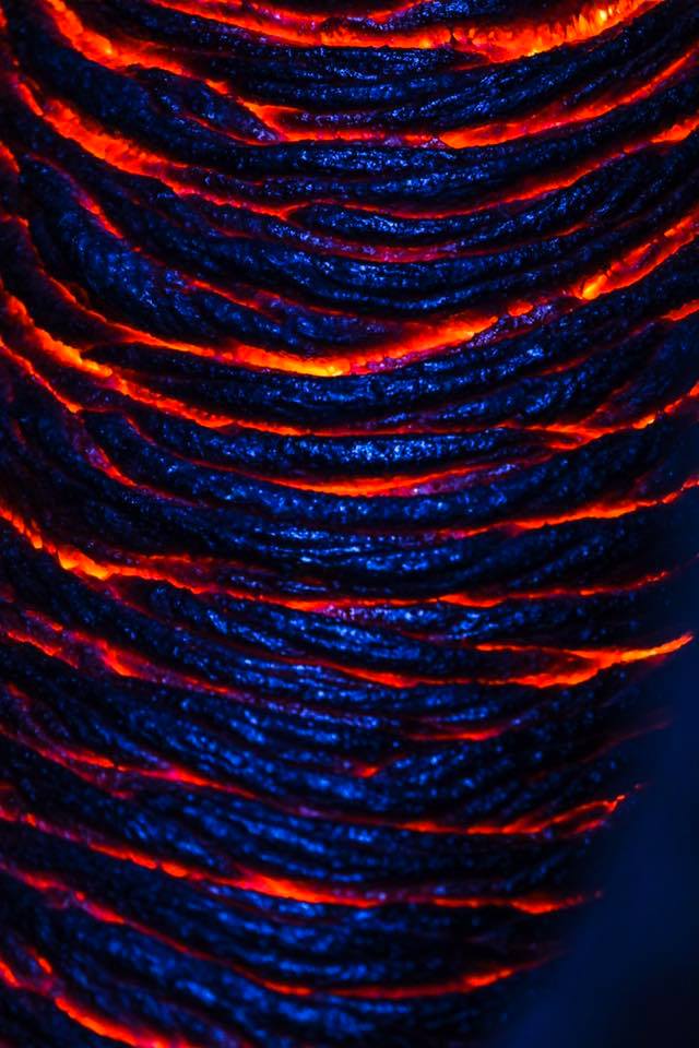 VolcanoJeannie's tweet photo. 'Blue lava' fresh from Hawaii today
10 SEP Extremely hot fluid pahoehoe lava with cobalt blue skin color
IMAGES: #JohnTarson, @epiclavatours https://t.co/QRdc1IWc7b