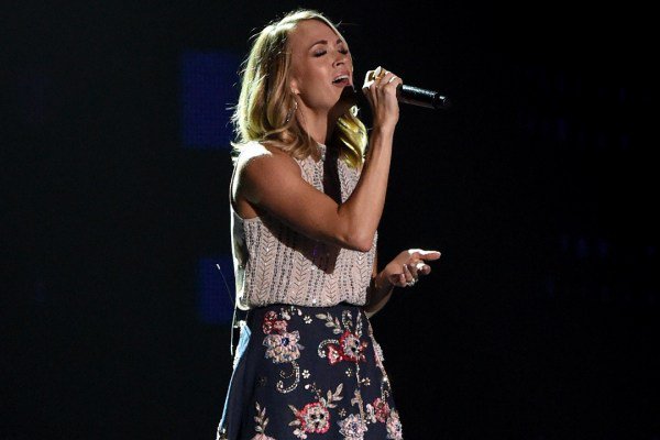 StrictlyCM's tweet photo. Watch Carrie Underwood's 2017-2018 'Sunday Night Football' Opening Video https://t.co/oPNuW9wvdn #music #nashville #countrymusic https://t.co/p0ZZ82Q1lV