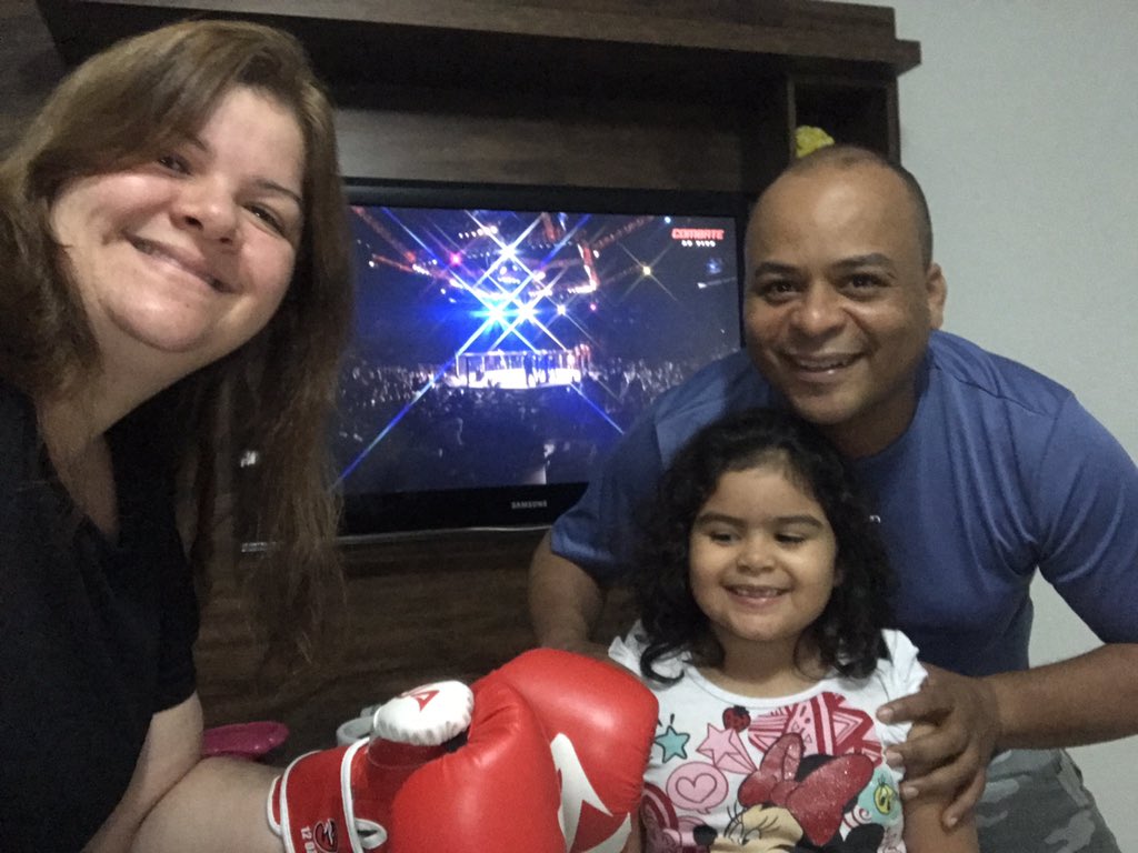 Viviane13700958's tweet photo. @canalCombate #ufc215nocombate https://t.co/b087Gyow6q
