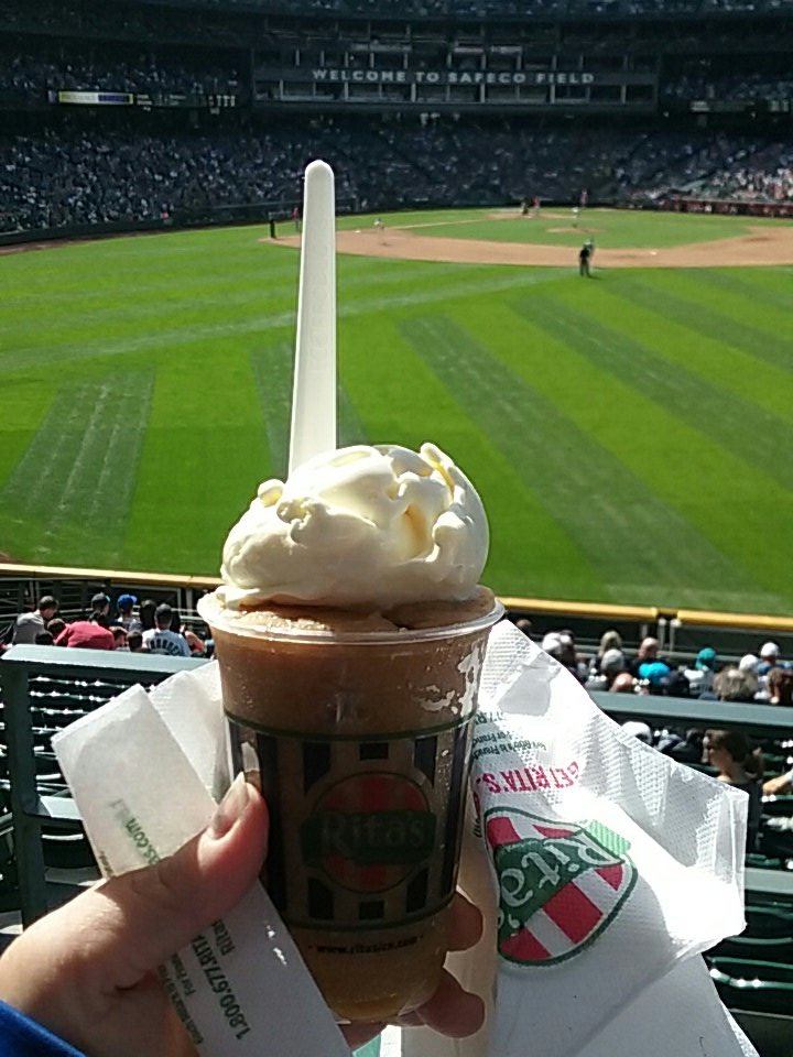 GoofyMsFan's tweet photo. Yup, it's #RootBeerIce again, vanilla topper @RitasItalianIce https://t.co/MIsH1xAa7P