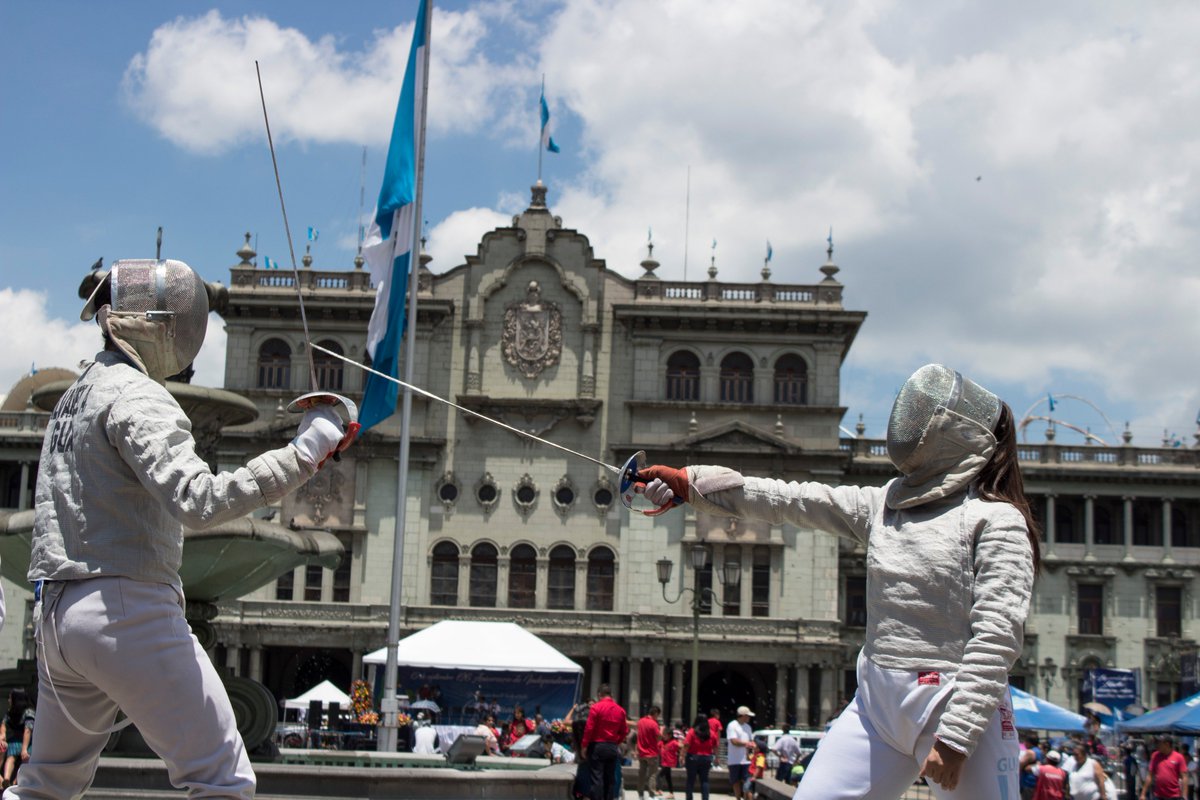 fendesgua's tweet photo. Celebración por partida doble para La #Esgrima del Mundo #FencingDay &amp; #FencingMob17 https://t.co/xRbKzucSYK