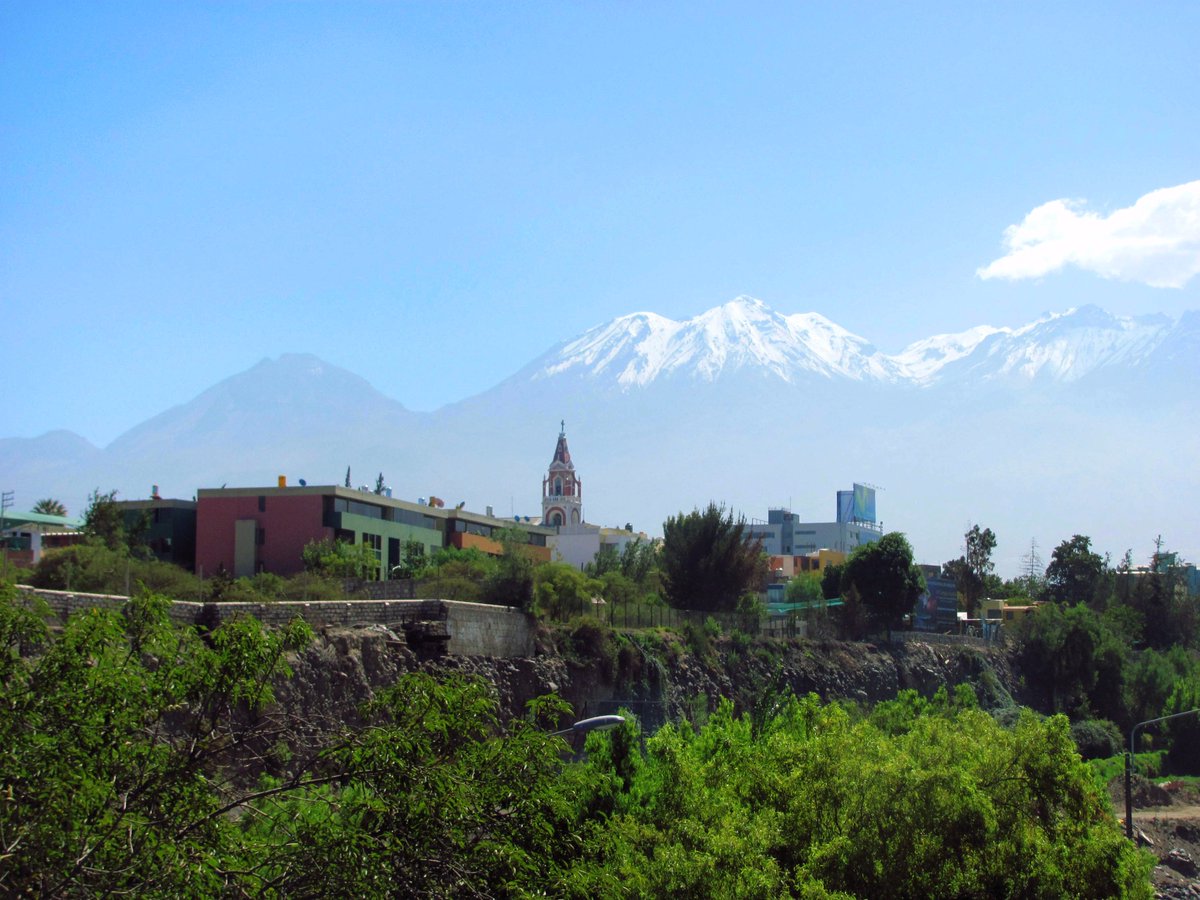 Check out what to do in Arequipa! noroadback.com/arequipa-what-… #arequipa #peru #travelguide #Elmisti #backpacking #travel #colonialbuildings