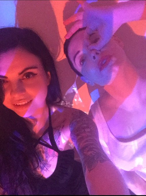 With the amazingly #talented @rosemcgowan making some #art📸Check her #fineart #photography @RoseMcgowanArts<a href="/tag/talented"class="tags">#talented</a><a class="tags" target="_blank" title="On Twitter" href="/?out=eyJ0eXAiOiJKV1QiLCJhbGciOiJIUzUxMiJ9.eyJpYXQiOjE3MjMyOTU4ODksImlzcyI6InR3cG9ybnN0YXJzLmNvbSIsIm5iZiI6MTcyMzI5NTg4OSwiZXhwIjoxNzU0ODMxODg5LCJyZWRpcmVjdF91cmwiOiJodHRwczovL3R3aXR0ZXIuY29tL3Jvc2VtY2dvd2FuIn0.4P9FMWykgbsPVXtAFq-SqCSN4lTpeZu1R33KwxtCe501E8QKIK6Hjm3v6vI47CdA51u0Kn_eKbn_tVUglL2QDQ">@rosemcgowan</a><a href="/tag/art"class="tags"><span>#art</span></a><a href="/tag/photography"class="tags"><span>#photography</span></a><a href="/tag/fineart"class="tags"><span>#fineart</span></a><a href="/tag/projections"class="tags"><span>#projections</span></a><a href="/tag/rose"class="tags"><span>#rose</span></a>