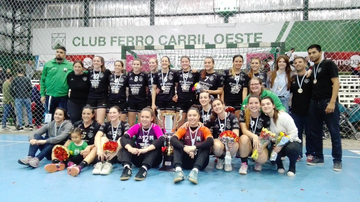 Uverdolaga's tweet photo. Con ustedes
LAS CAMPEONAS NACIONALES
Con el cuerpo, el corazón y la garra de siempre
Lo hicieron de nuevo
ORGULLO VERDOLAGA
FELICITACIONES https://t.co/pe302Jp2Za