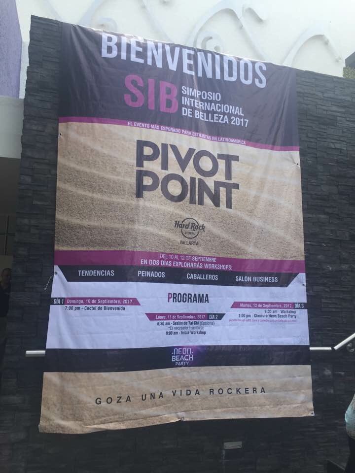 ErikaTamaura's tweet photo. La mejor estilista, Astrid Bayliss en @PivotPointMX #SIB2017 #PivotPointers #PuertoVallarta #Sonora #Cajeme 😘 https://t.co/6gOv6hDjg9