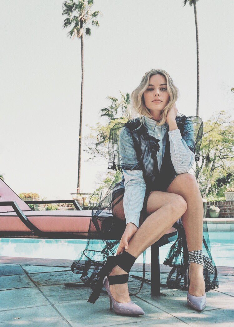 "#SeductiveSunday who wants it? Well I know one person who wants it" she smirked