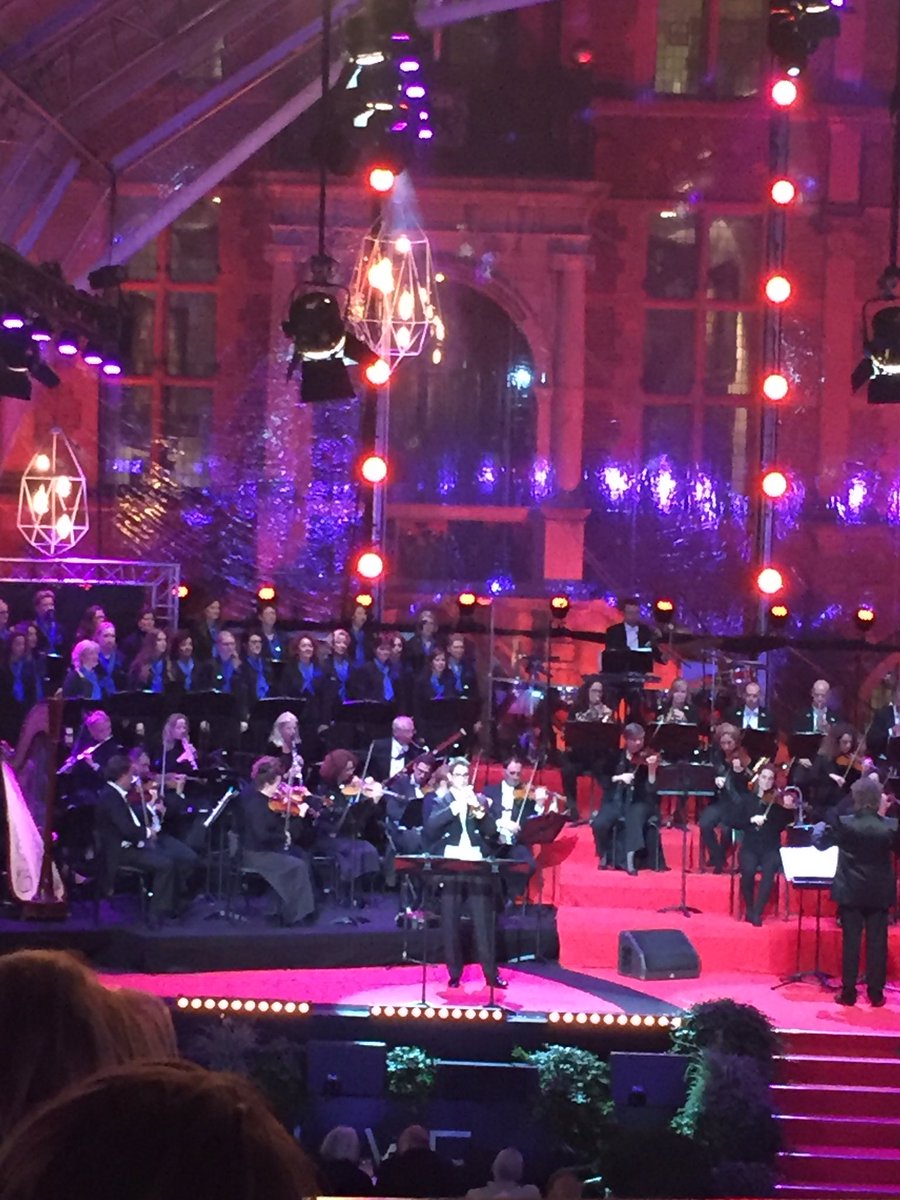 Dank je wel broer voor een hele bijzondere avond. <a href="/sefthissenmusic/">Sef Thissen</a> en het hele team van <a href="/vivaclassiclive/">Viva Classic Live</a>