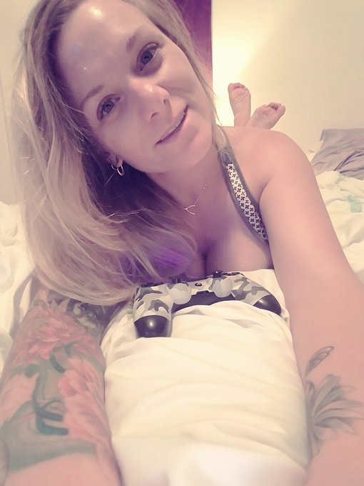 No filter/ no makeup Sunday🤘💋😜 https://t.co/ATRC8C0uux https://t.co/Qc2WnFOLYB<a href="/tag/nofilter"class="tags"><span>#nofilter</span></a>