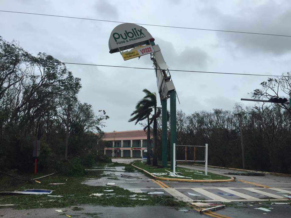 therealBeede's tweet photo. Starting to see images come from the middle #FloridaKeys. This is at entrance of the Publix in Key Largo, picture from local. #HurricaneIrma https://t.co/eByamkkkP1