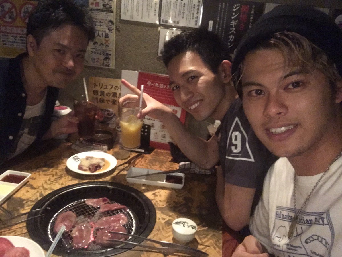 対馬 淳一 大阪 美容師 Avance北花田店 メンズ会 力を付けるため肉を食べる Avance北花田 北花田美容室 対馬 淳一 大阪 美容師 Avance北花田店 メンズ会 力を付けるため肉を食べる Avance北花田 北花田美容室