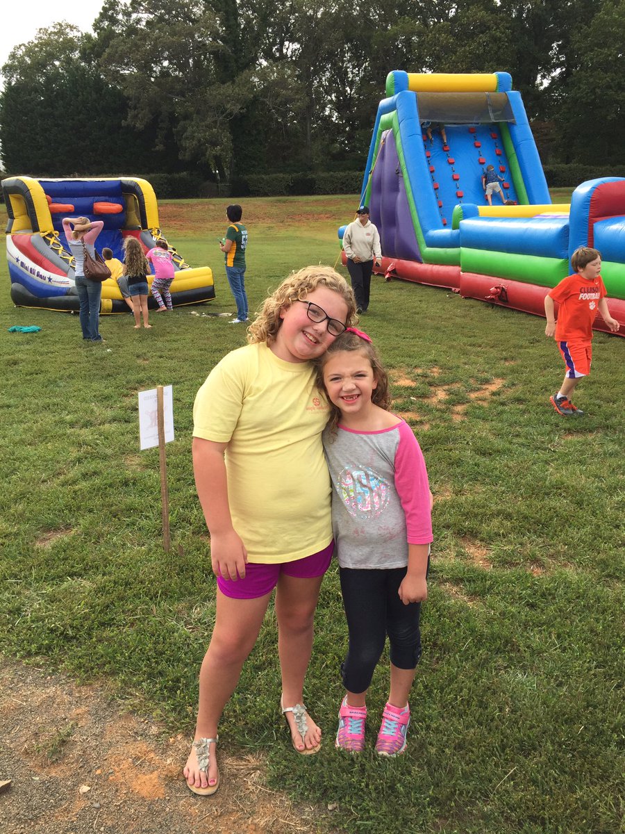 RESelmedia's tweet photo. RES STUDENTS ROCK THE BLOCK PARTY AT THE YMCA!!  GO ROCKETS!! https://t.co/kjBVnk13nC