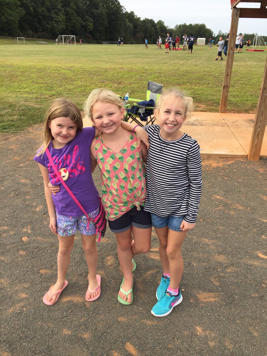 RESelmedia's tweet photo. RES STUDENTS ROCK THE BLOCK PARTY AT THE YMCA!!  GO ROCKETS!! https://t.co/kjBVnk13nC