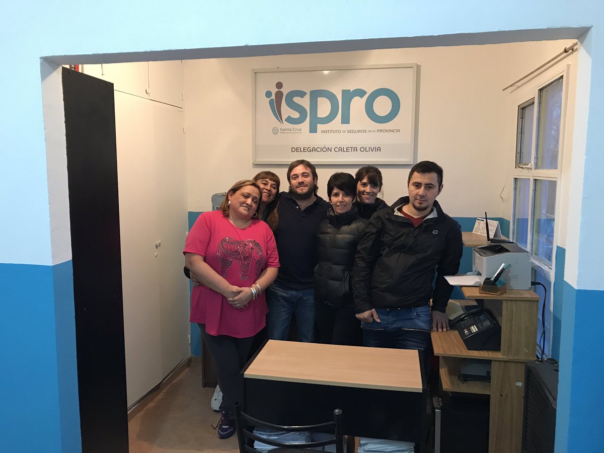 MatiasKalmus's tweet photo. Puesta en valor de la delegación del ISPRO y la escuela 79 de Caleta Olivia + actividad recreativa #EstadoPresente #TrabajoEnEquipo https://t.co/Rj4rjBUDm4