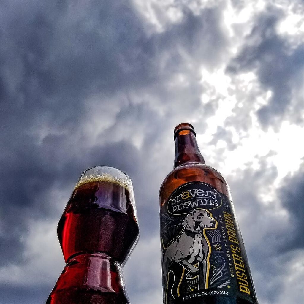 Sippin' on some Buster's Brown on our #sundayfunday 🍻this weather sure has been crazy, sending positive thoughts a… ift.tt/2fcwdCI