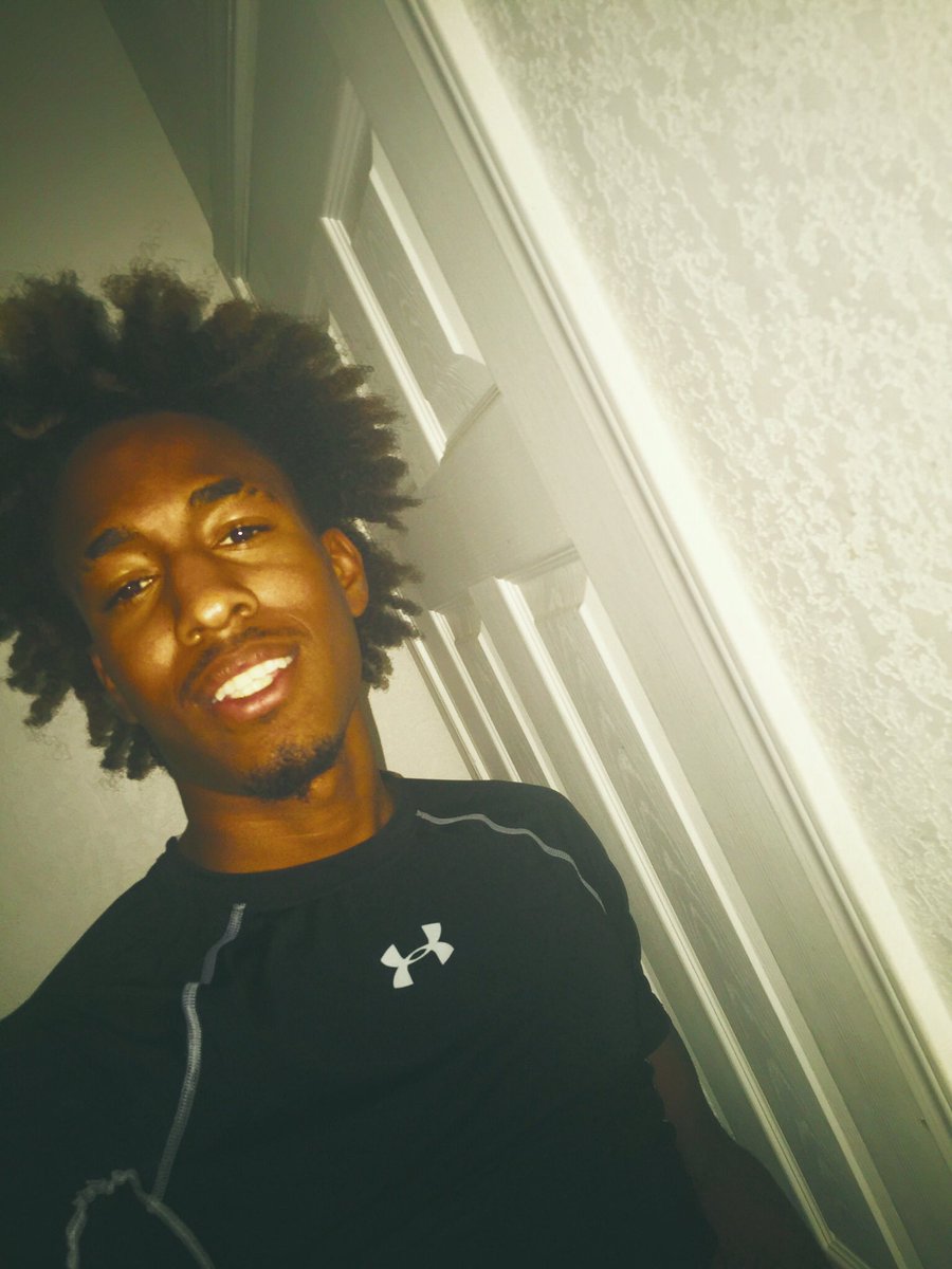 LevelleJones's tweet image. I smile just enough to fake my happiness‼️💯