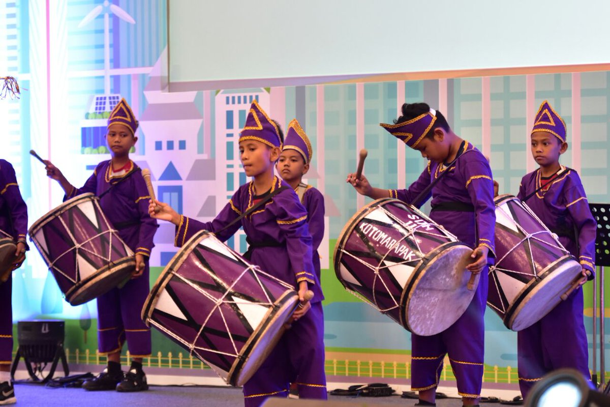 salah satu acara parade nusantara di acara IFC &amp; REI Mega Expo 2017 pameran properti terkini!